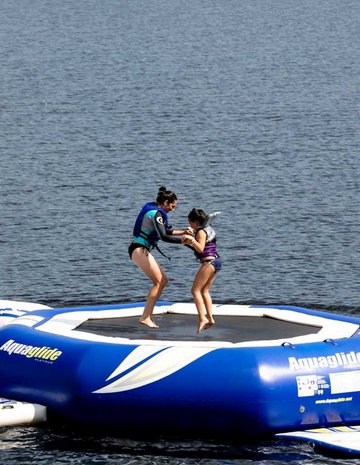 Module de jeu flottant sur l'eau