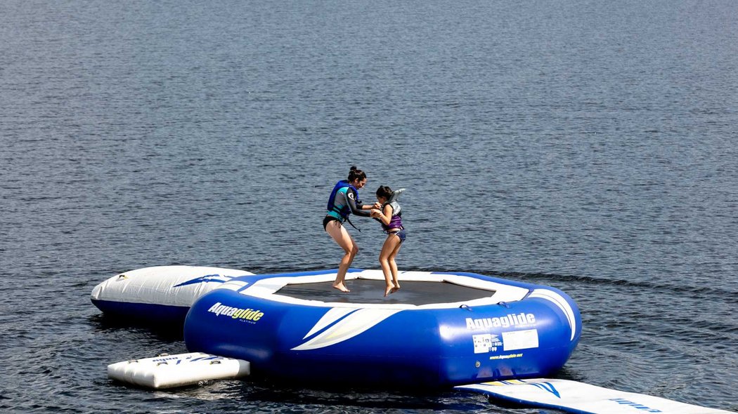 Module de jeu flottant sur l'eau
