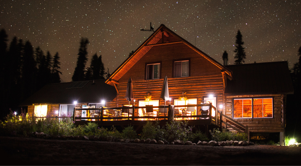 Une auberge en soirée